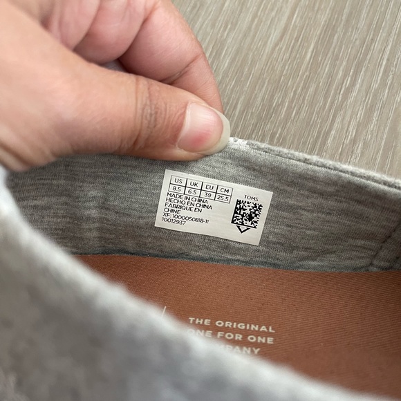 Toms Drizzle Gray Grey Embroidered Snowflakes Women's Classics - Picture 2 of 6